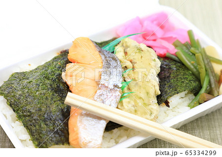おいしい海苔鮭弁当 おいしい海苔鮭弁当 65334299