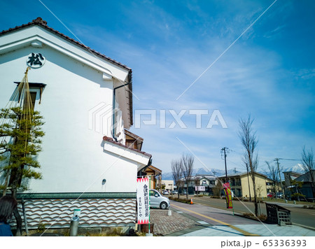福島県会津若松市 歴史的ロマンを感じる七日町通り 七日町けやき通り 会津新選組記念館の写真素材