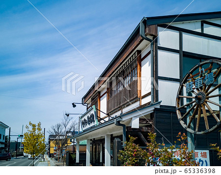 福島県会津若松市　歴史的ロマンを感じる七日町通り　燃料店 65336398