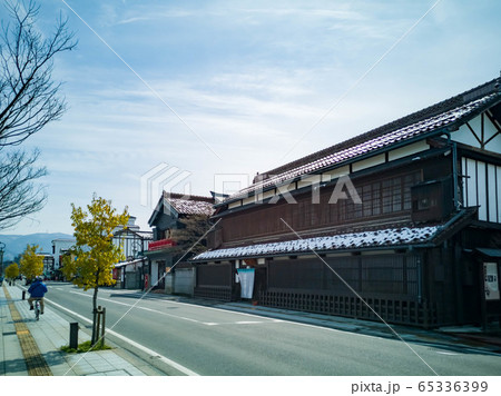 福島県会津若松市　歴史的ロマンを感じる七日町通り　渋川問屋 65336399