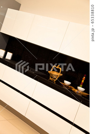 Interior of luxurious modern kitchen white Interior of luxurious modern kitchen white 65338810