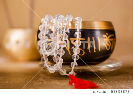singing bowl and crystal beads 65338878