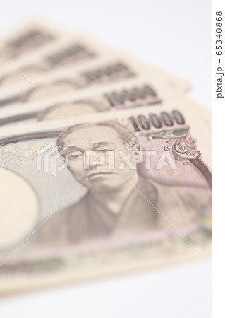一万円札 (10000円札 新券 金 紙幣 日本銀行券 流通通貨 クローズアップ コピースペース) 一万円札 (10000円札 新券 金 紙幣 日本銀行券 流通通貨 クローズアップ コピースペース) 65340868