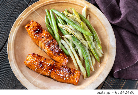 Teriyaki salmon with beans 65342436
