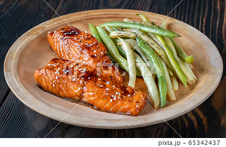 Teriyaki salmon with beans Teriyaki salmon with beans 65342437