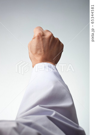 医療従事者の手 65344581