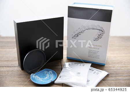 目立たないマウスピース型の歯の矯正 目立たないマウスピース型の歯の矯正 65344925