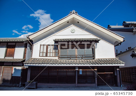 長野県 東御市 海野宿の町並み まるやの白壁三角屋根 長野県 東御市 海野宿の町並み まるやの白壁三角屋根 65345730