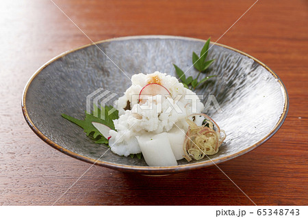 鱧の湯引き（全景・目線低） 65348743
