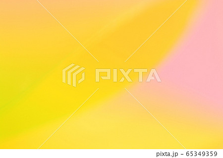 赤色・オレンジ色系の抽象的背景　花びらのように 65349359