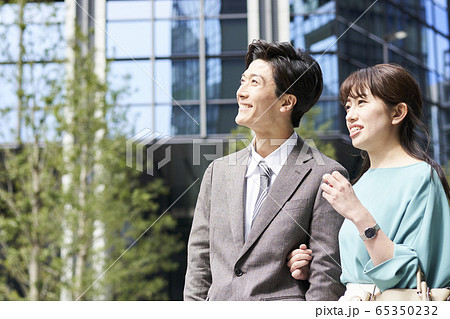 若い男女 65350232