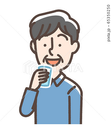 水を飲む男性 65350250
