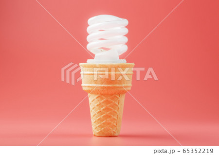 Energy-saving screw Light ice cream in a waffle 65352219