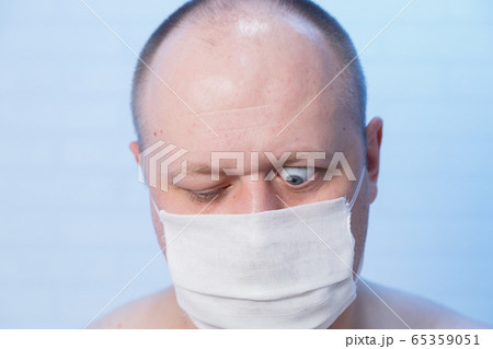 Portrait of a bald man who is in a medical mask. 65359051