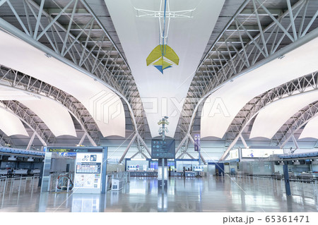 関西国際空港　国際線出発フロア 65361471