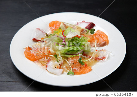 タコとサーモンのカルパッチョ 65364107