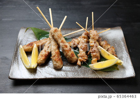 合鴨の串焼き二種盛り合わせ 65364463