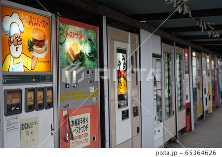 レトロな自動販売機 65364626