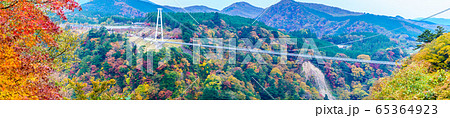 九重夢大吊橋の秋景色　パノラマ　【大分県玖珠郡】 65364923