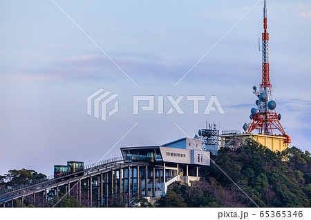 稲佐山スロープカー　夕景　【長崎市】 65365346