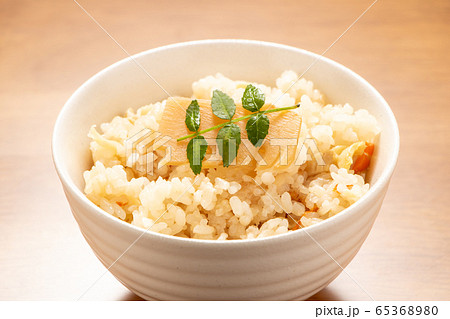 たけのこご飯。(木の芽トッピング) たけのこご飯。(木の芽トッピング) 65368980
