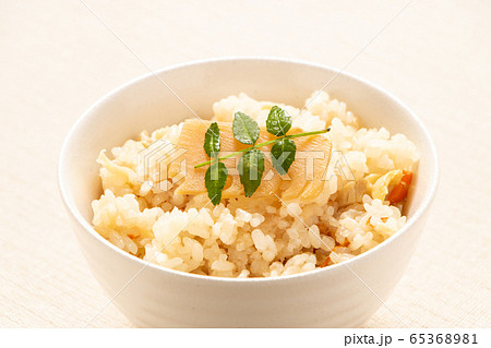 たけのこご飯。(木の芽トッピング) たけのこご飯。(木の芽トッピング) 65368981