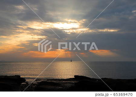 夕日 日没 ビーチ 65369470