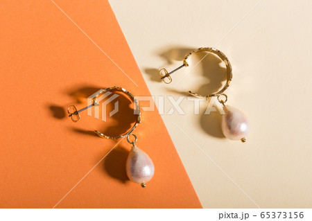 Perfect accessories. Trendy jewelry set. Fashion jewelry and bijouterie. Top view. Perfect accessories. Trendy jewelry set. Fashion jewelry and bijouterie. Top view. 65373156