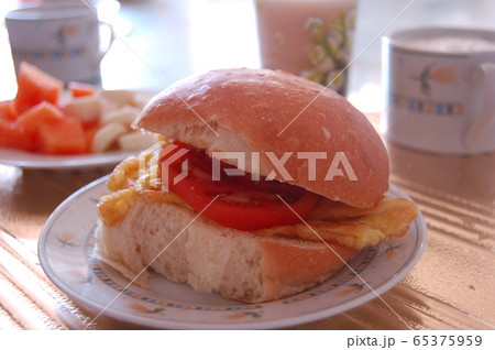 【キューバ】ローカルの朝食 65375959