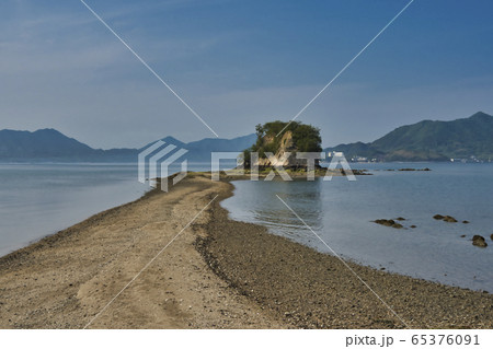【大角豆島】海底を歩く!干潮時のみ島に渡る道が出現! 【大角豆島】海底を歩く!干潮時のみ島に渡る道が出現! 65376091
