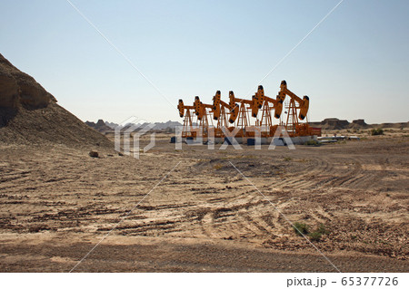 新疆の油田の採掘施設。2019/8/29 新疆の油田の採掘施設。2019/8/29 65377726