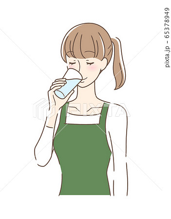 コップの水を飲む女性のイラスト素材