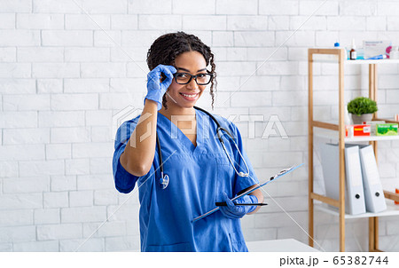 Portrait of smiling African American vet doctor wearing glasses in animal hospital 65382744