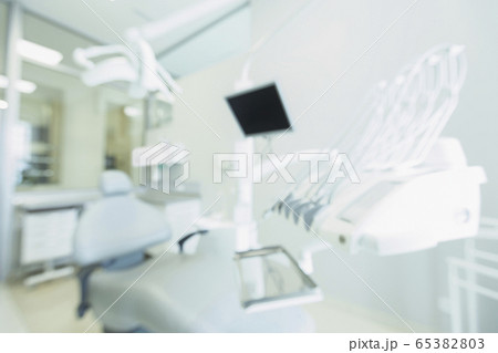 Blurred dentistry room with modern equipment for making operations 65382803
