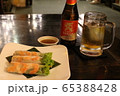生春巻きとビール 65388428