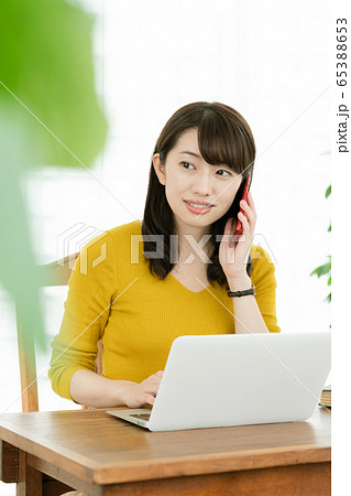 女性 スマホ 女性 スマホ 65388653