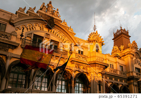 Port of Barcelona or Port de Barcelona old classic facade Port of Barcelona or Port de Barcelona old classic facade 65391271