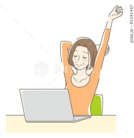 パソコンの前でストレッチをする女性 65391497