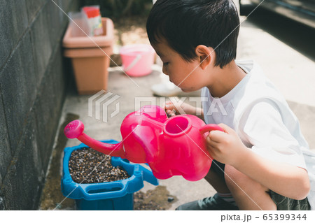 6 years old 65399344