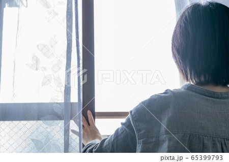 部屋の換気イメージ　新しい生活様式 65399793