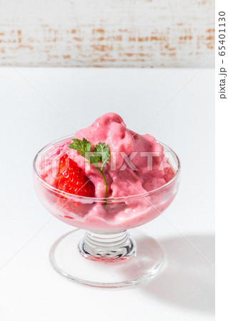 いちごのジェラート　Strawberry fruit gelato 65401130