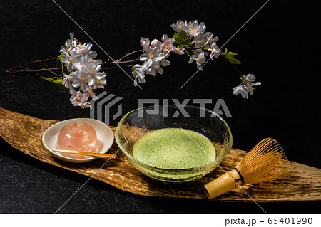 和のスイーツ Japanese sweets and cherry blossoms 和のスイーツ Japanese sweets and cherry blossoms 65401990