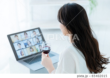 チャット　オンライン　自宅　女性 65402015