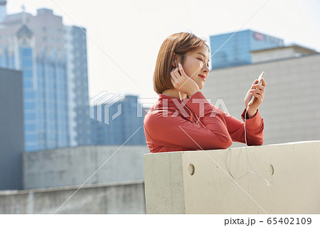 女性 女 女の子 65402109