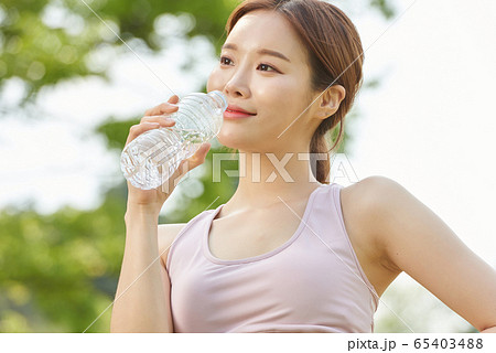 女性 女 女の子 65403488