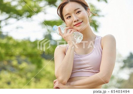 女性 女 女の子 65403494