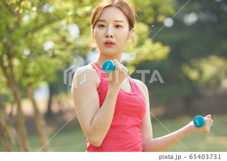 女性 女 女の子 65403731