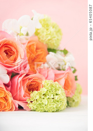 バラの花束 65405087