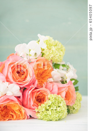 バラの花束 65405097