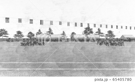 学校 運動会 玉入れ 観客有り 建物有り イラスト21 学校 運動会 玉入れ 観客有り 建物有り イラスト21 65405780